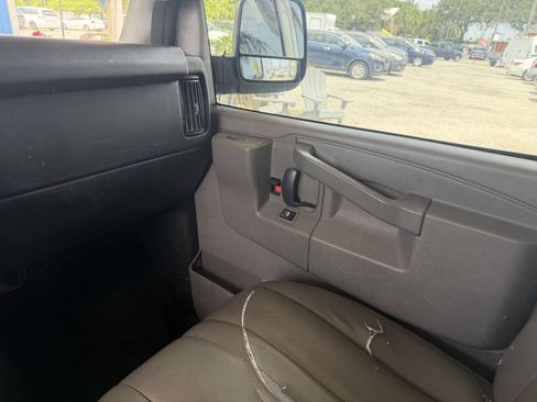 Used 2017 Chevrolet Express 2500 RWD image 15