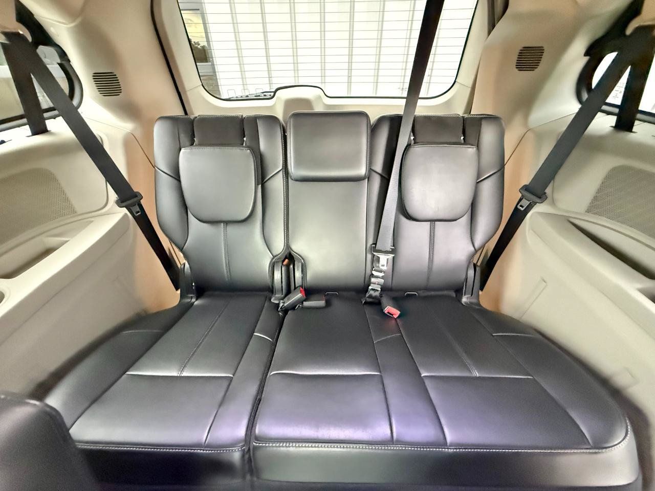 Used 2016 Chrysler Town & Country Limited Platinum w/ Trailer Tow Group FWD image 15