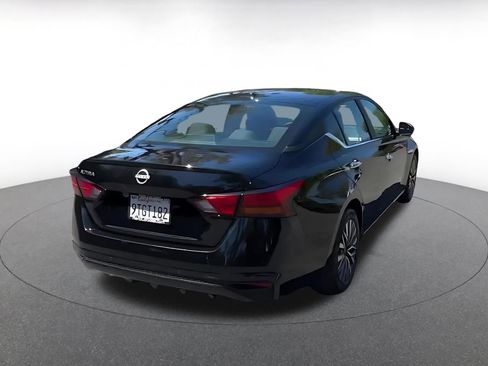 Used 2025 Nissan Altima 2.5 SV FWD image 14