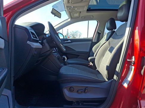 Used 2022 Volkswagen Taos SE w/ Panoramic Sunroof Package AWD/4WD image 13