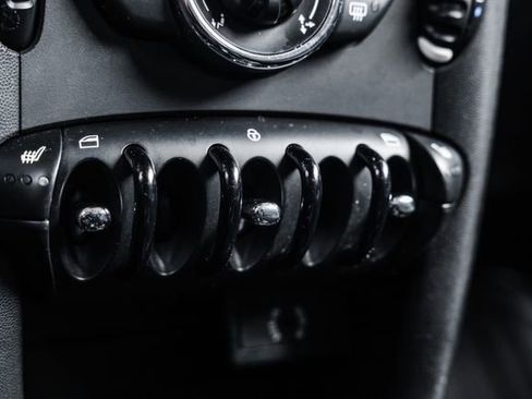 Used 2011 MINI Cooper Hardtop image 16