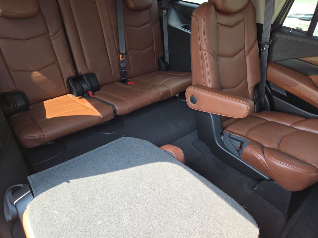 Used 2020 Cadillac Escalade Premium Luxury AWD/4WD image 5
