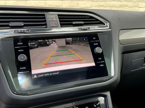 Certified 2022 Volkswagen Tiguan SE w/ Panoramic Sunroof Package image 21