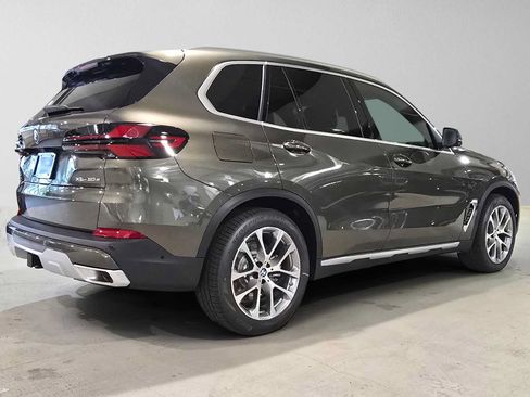 Used 2026 BMW X5 xDrive50e AWD/4WD image 4