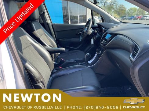 Used 2022 Chevrolet Trax LT AWD/4WD image 25