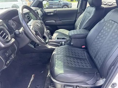 Used 2021 Toyota Tacoma TRD Sport w/ Technology Package AWD/4WD image 9