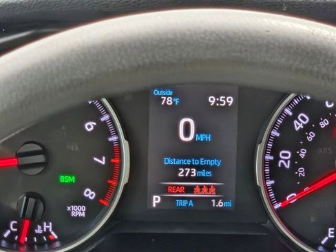 Used 2020 Toyota RAV4 XLE w/ Convenience Package FWD image 10