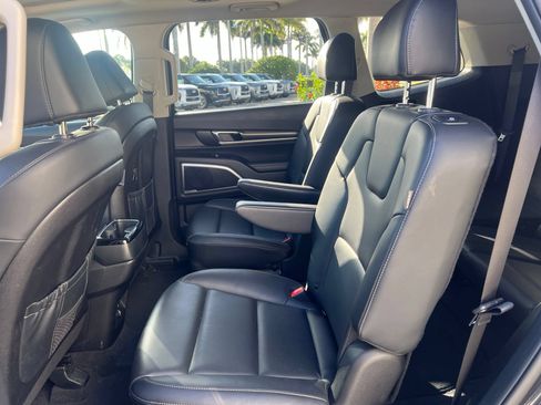 Used 2025 Kia Telluride S FWD image 10