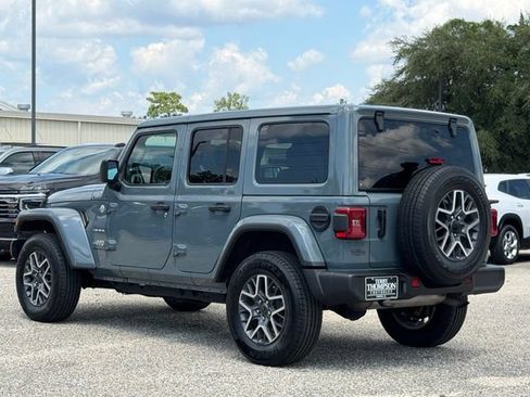 Used 2024 Jeep Wrangler Unlimited Sahara AWD/4WD image 4