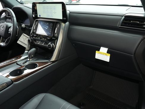 Used 2026 Lexus LX 700h Ultra Luxury w/ Accessory Package (Z1) AWD/4WD image 11