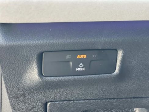 Used 2026 Volkswagen Tiguan SE w/ Panoramic Sunroof Package FWD image 20