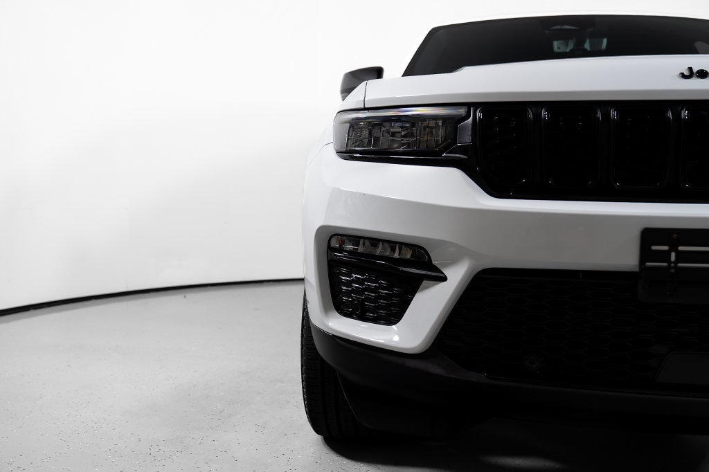 Used 2023 Jeep Grand Cherokee Limited w/ Luxury Tech Group II RWD image 19