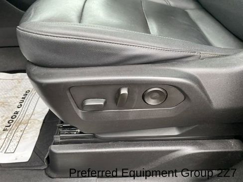 Used 2022 Chevrolet Tahoe Z71 w/ Luxury Package image 12