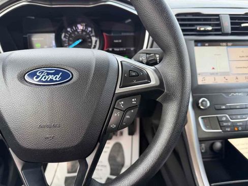 Used 2019 Ford Fusion SE image 23