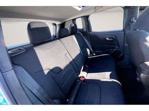 Used 2020 Jeep Renegade Latitude w/ Cold Weather Group image 24