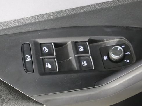 Used 2025 Volkswagen Jetta SE FWD image 21