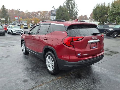 Used 2021 GMC Terrain SLE w/ Driver Convenience Package image 3