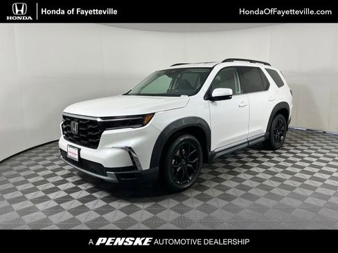 Certified 2025 Honda Pilot Touring image 1