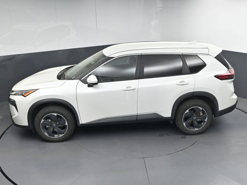 Used 2025 Nissan Rogue SV image 37