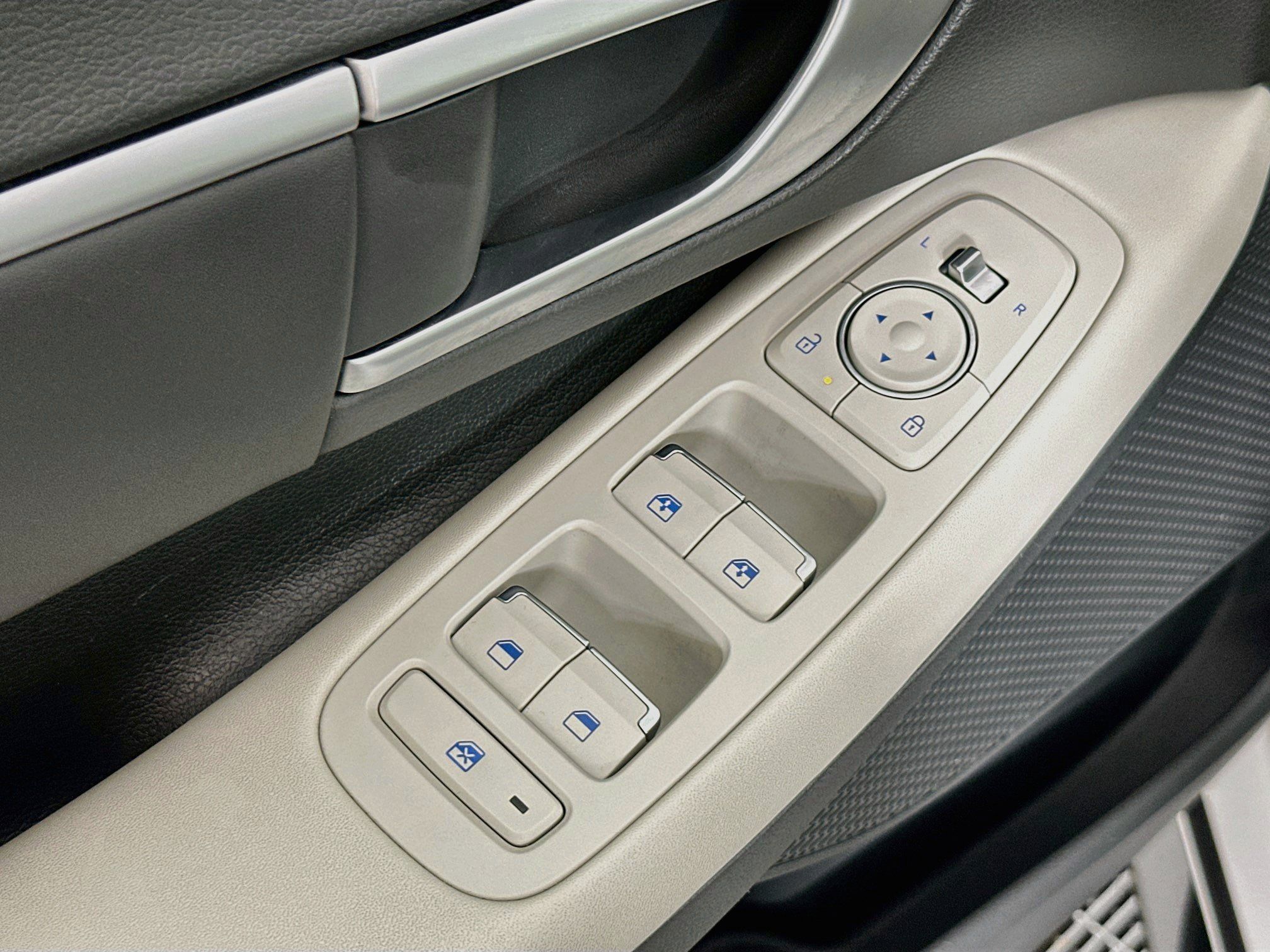 Used 2025 Hyundai Sonata SEL FWD image 15