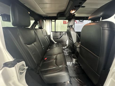 Used 2015 Jeep Wrangler Unlimited Sahara AWD/4WD image 25
