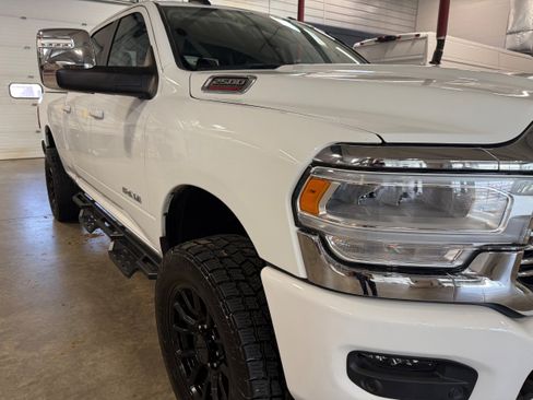 Used 2023 RAM 2500 Laramie AWD/4WD image 3