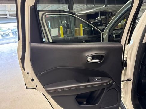 Used 2020 Jeep Compass Latitude FWD image 31