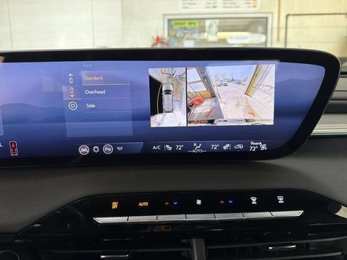 Certified 2025 Buick Enclave Preferred FWD image 17