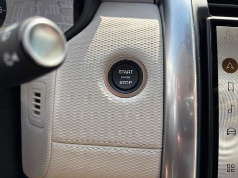 Certified 2025 Land Rover Discovery Dynamic SE image 32