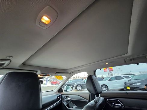 Used 2022 Nissan Rogue Platinum w/ Head-Up Display Package image 13