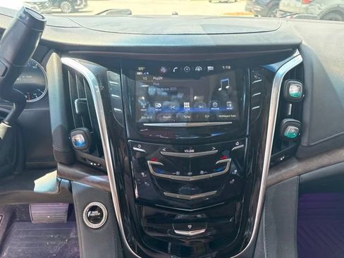 Used 2019 Cadillac Escalade Luxury w/ Escalade Sport Edition AWD/4WD image 17