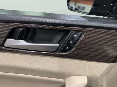 Used 2019 Hyundai Sonata Limited w/ Ultimate Package 04 FWD image 22