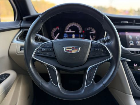 Used 2017 Cadillac XT5 Base image 24