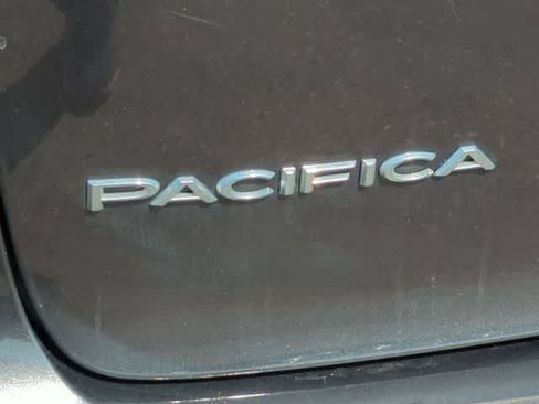 Used 2022 Chrysler Pacifica Touring-L AWD/4WD image 12