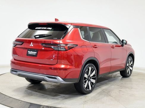 Used 2025 Mitsubishi Outlander SE image 11