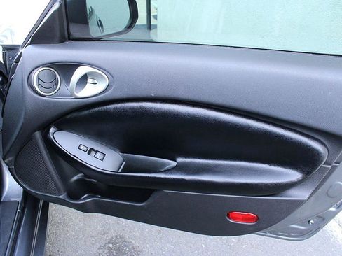 Used 2014 Nissan 370Z Coupe image 16