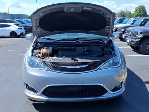 Used 2019 Chrysler Pacifica Limited FWD image 36