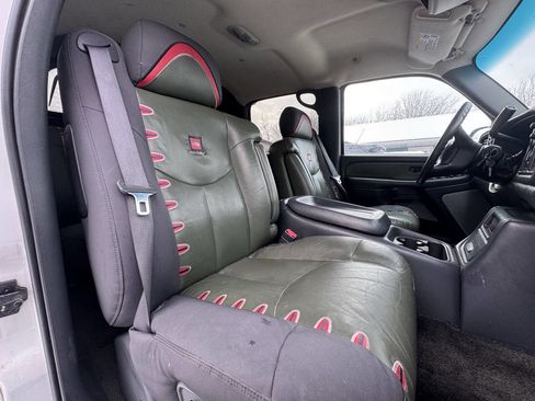 Used 2002 Chevrolet Avalanche 4x4 w/ North Face Edition image 25