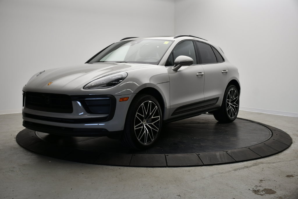 Certified 2024 Porsche Macan AWD/4WD image 1