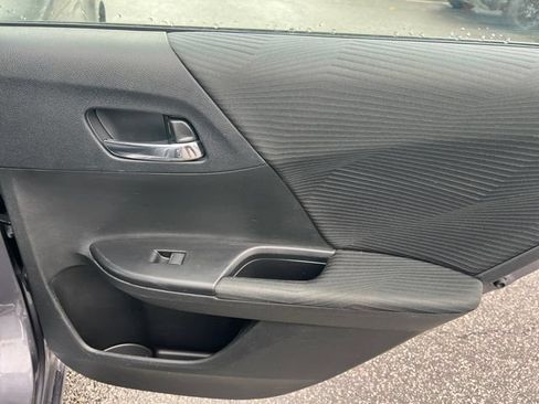 Used 2016 Honda Accord LX image 17