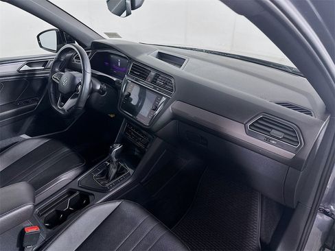 Used 2022 Volkswagen Tiguan SE R-Line image 32