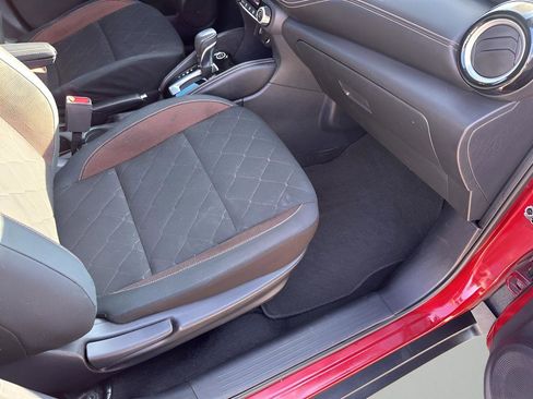 Used 2019 Nissan Kicks SR w/ Exterior Package image 16