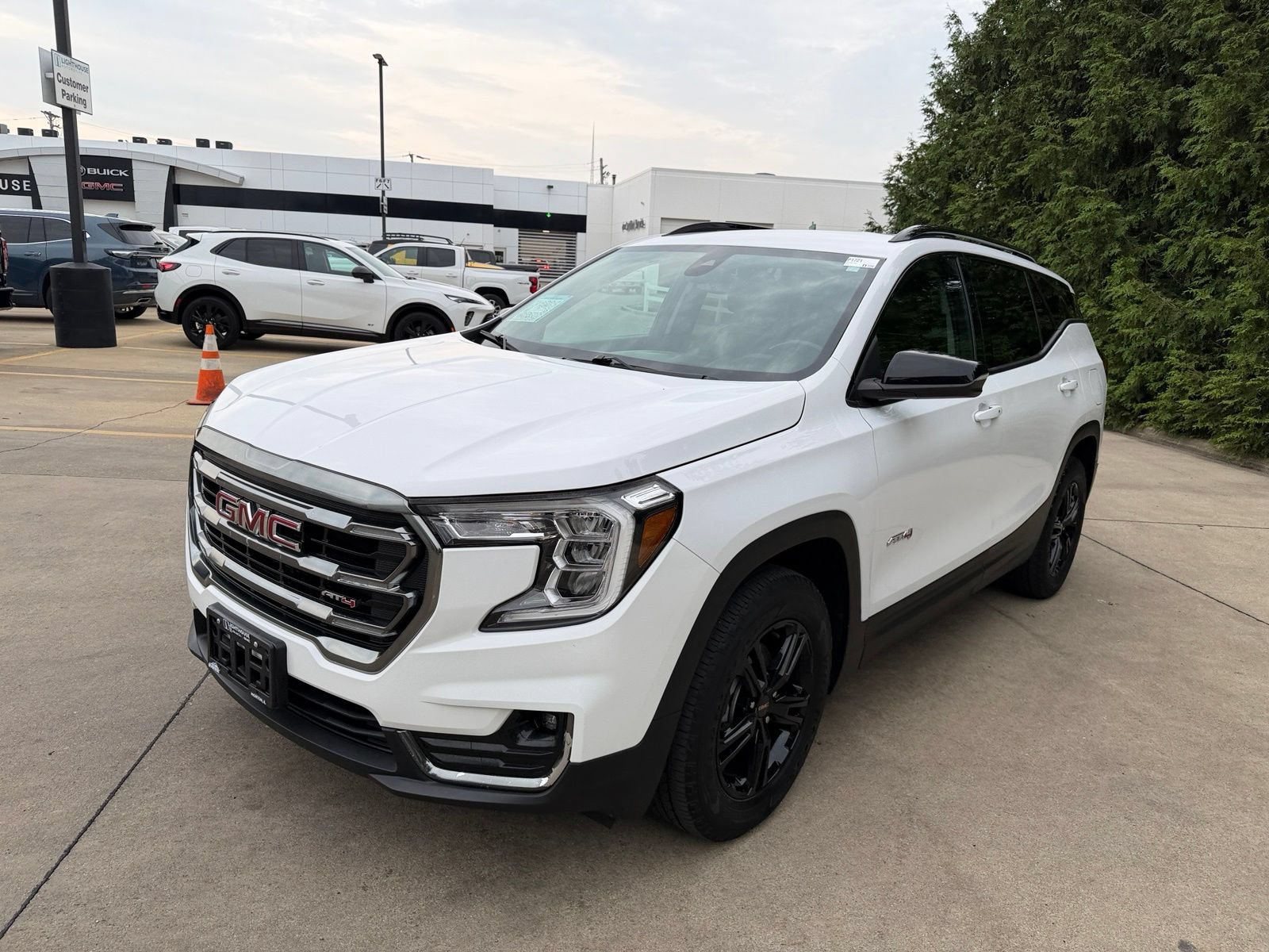 Used 2022 GMC Terrain AT4 AWD/4WD image 7