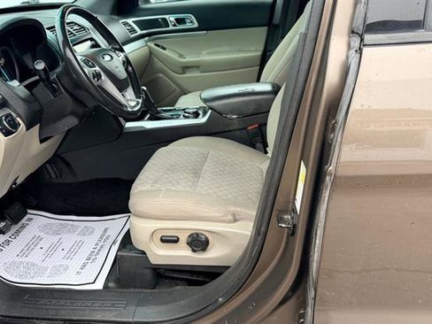 Used 2015 Ford Explorer XLT w/ Equipment Group 201B image 11