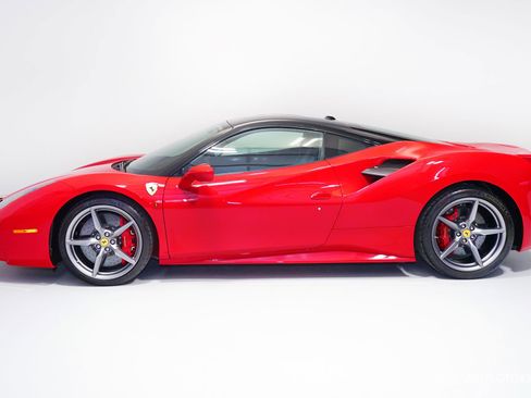 Used 2019 Ferrari 488 GTB RWD image 5