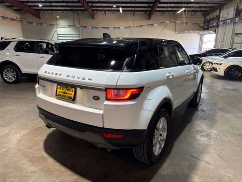 Used 2017 Land Rover Range Rover Evoque SE AWD/4WD image 4