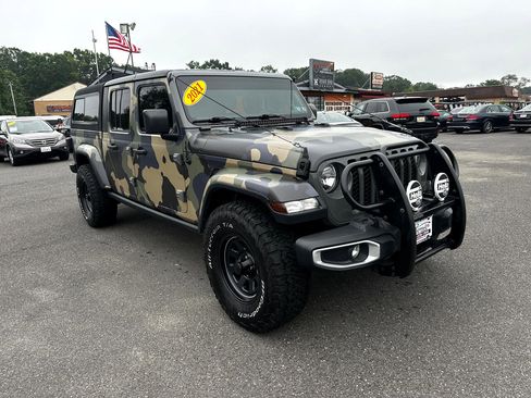 Used 2021 Jeep Gladiator Sport image 3