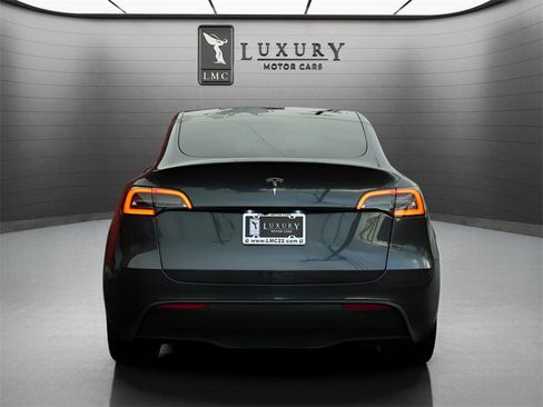 Used 2024 Tesla Model Y 2WD image 3