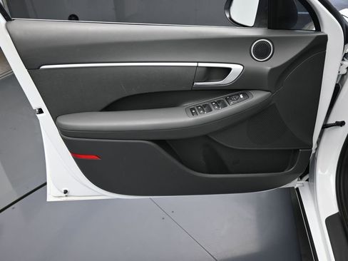 Used 2022 Hyundai Sonata SE image 12