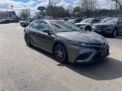 Used 2022 Toyota Camry SE FWD image 7